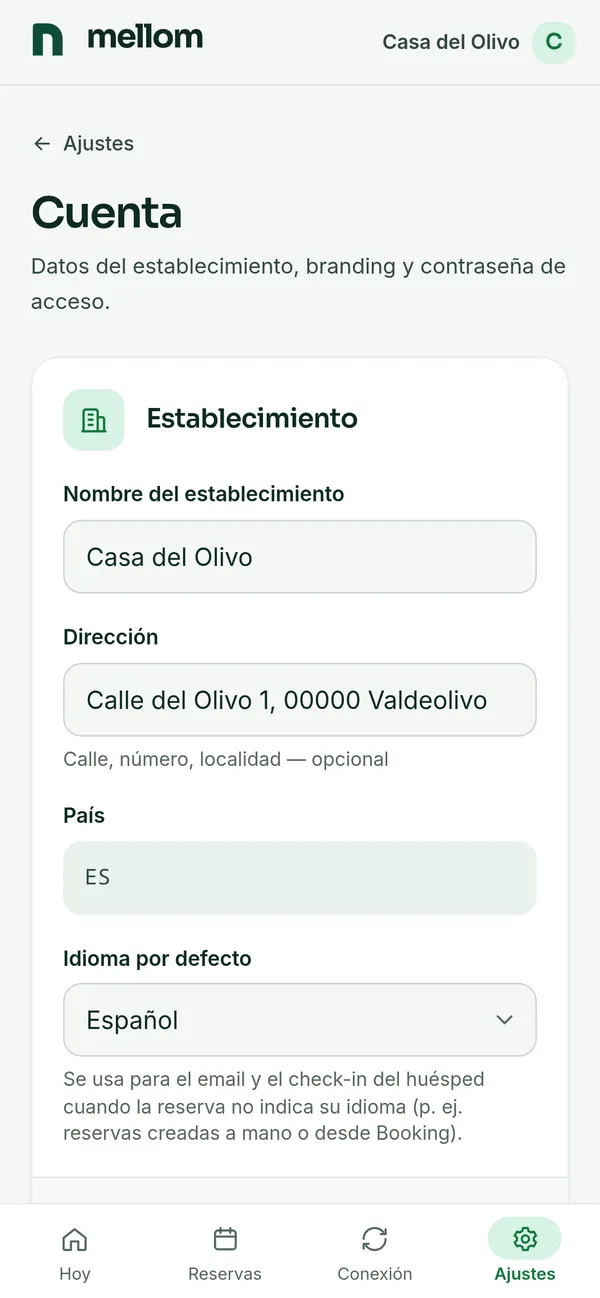 Pantalla «Cuenta» del panel en el móvil: nombre del establecimiento, dirección, país e idioma por defecto.