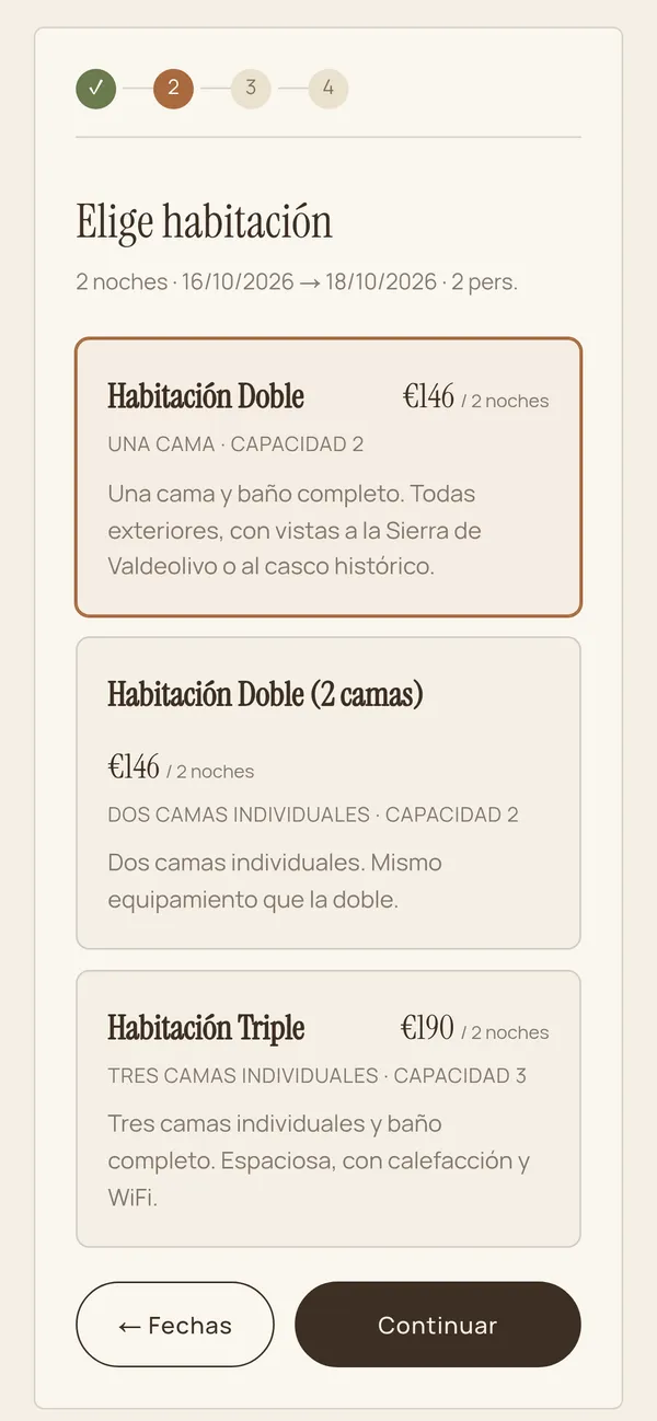 Paso 2 de la reserva: para 2 noches del 16 al 18 de octubre, la Habitación Doble por 146 €, la Doble con dos camas por 146 € y la Triple por 190 €, cada una con su descripción.